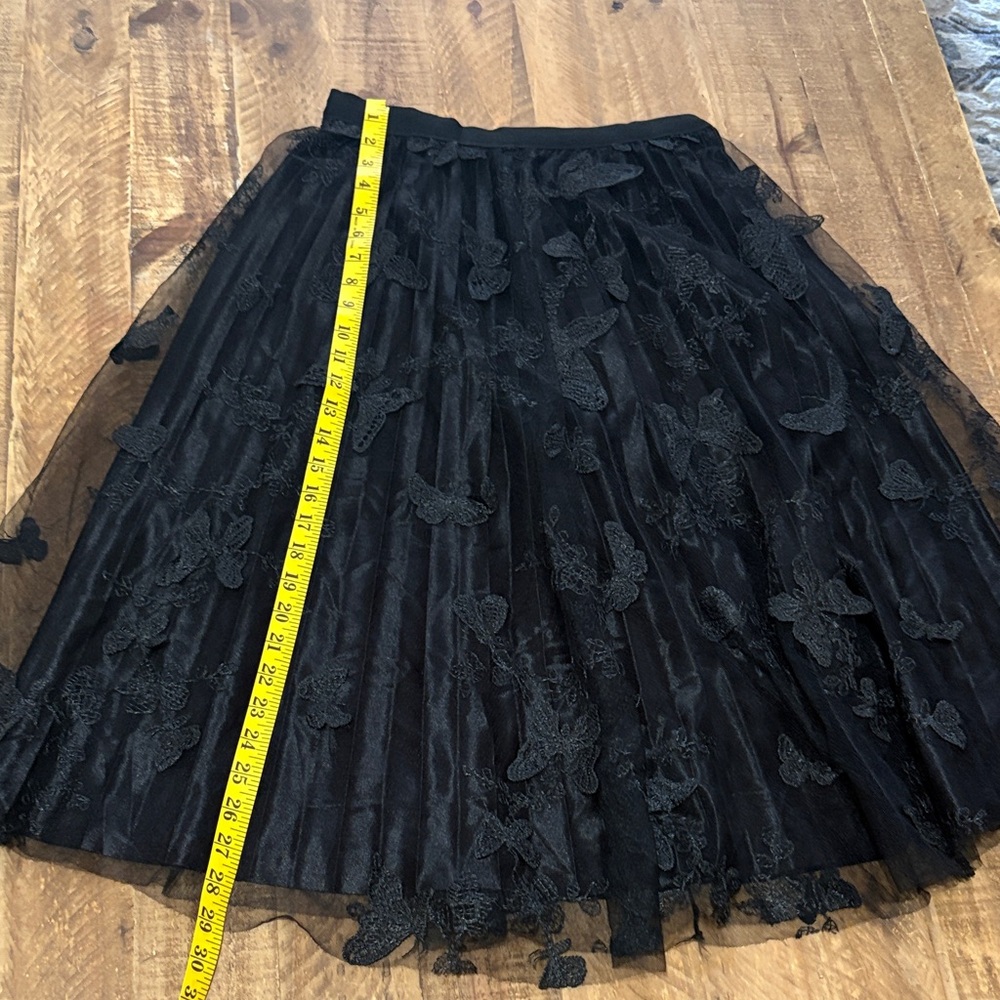 Elegant Black Lace Overlay Skirt - Picture 7 of 8